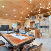 BLOOMSBURG LOG CABIN INTERIOR