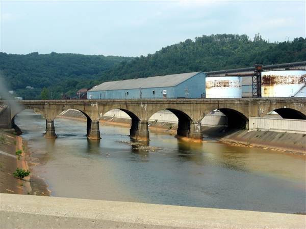 JOHNSTOWN'S STONE BRIDGE