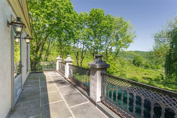 Location Image 4