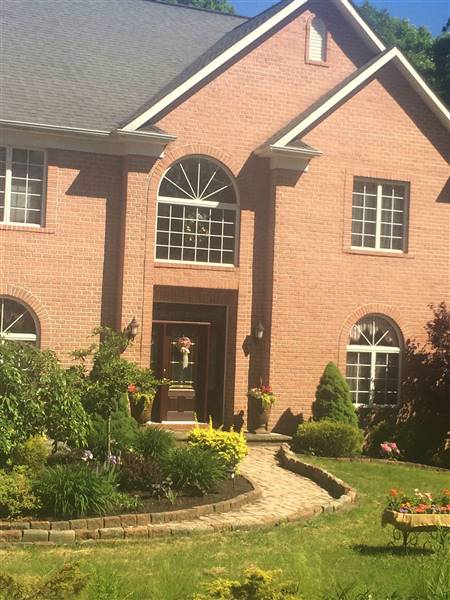 TRADITIONAL HOME, LAFLIN