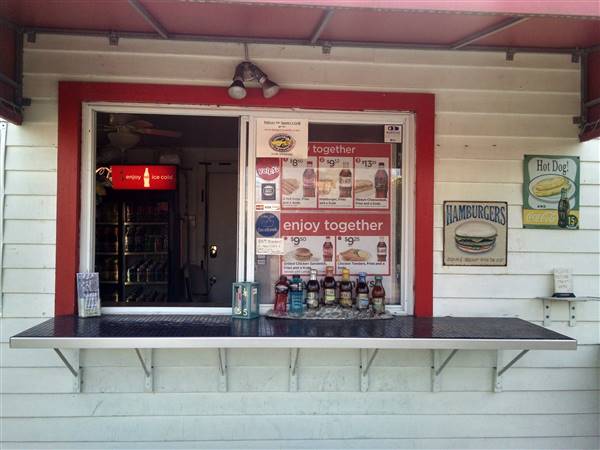 SPANKY''S GRILL, VINTAGE ACCENTS