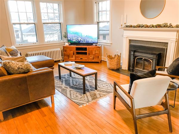 COTTAGE TUDOR HOME, INTERIOR