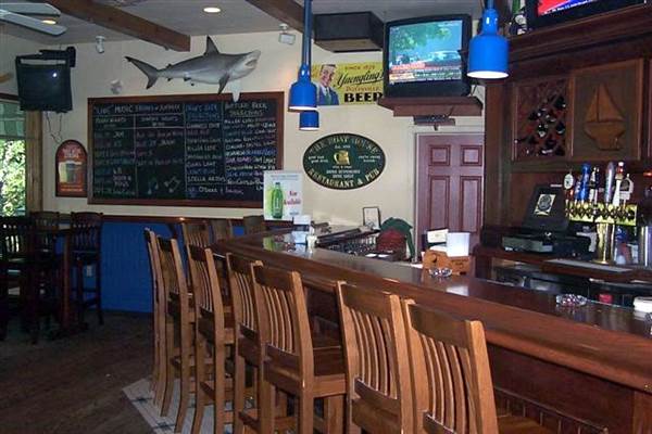 Boat House Bar and Restaurant