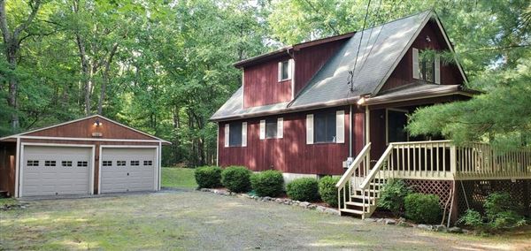 COUNTRY CHALET, THE POCONOS