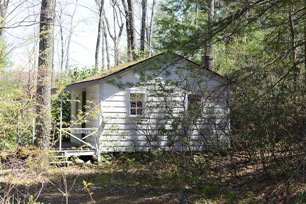 Old 402 Cabin #2 on Lake